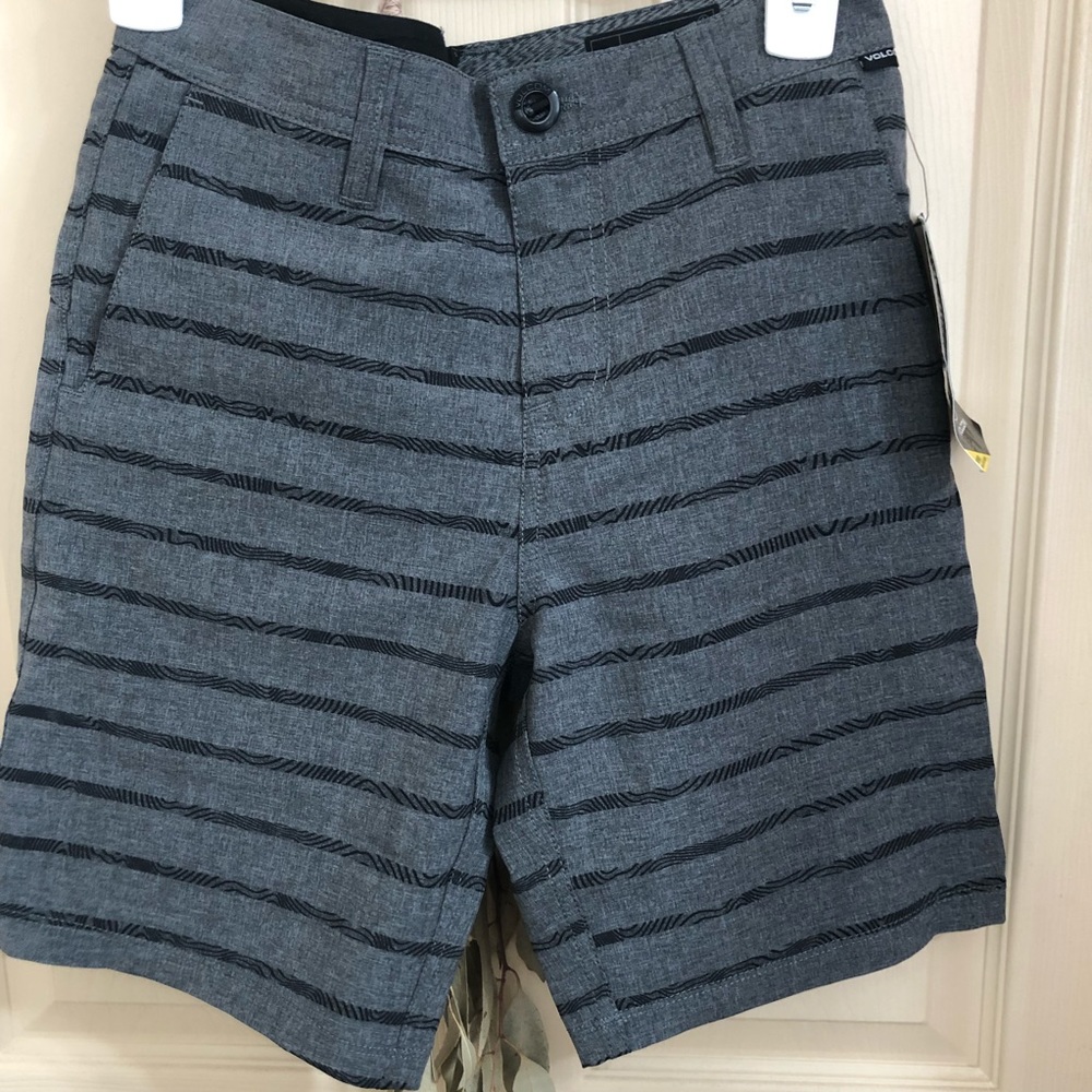 Boys Volcom shorts NWT